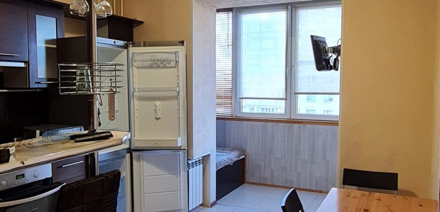 Сдается 1 комн квартира, 2Е — 47м2 в элитном, малонаселенном доме Луначарского 54.