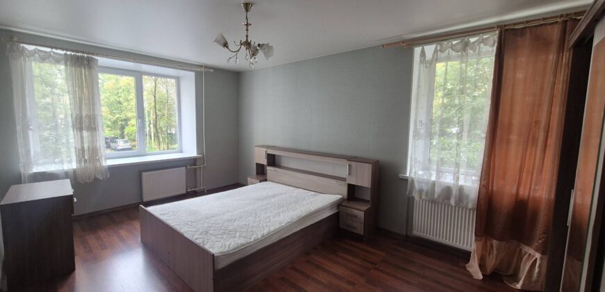 Продается 2-х комнатная кв 46м2 в кирпичном доме на кл. Народная, д.48.