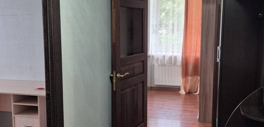 Продается 2-х комнатная кв 46м2 в кирпичном доме на кл. Народная, д.48.